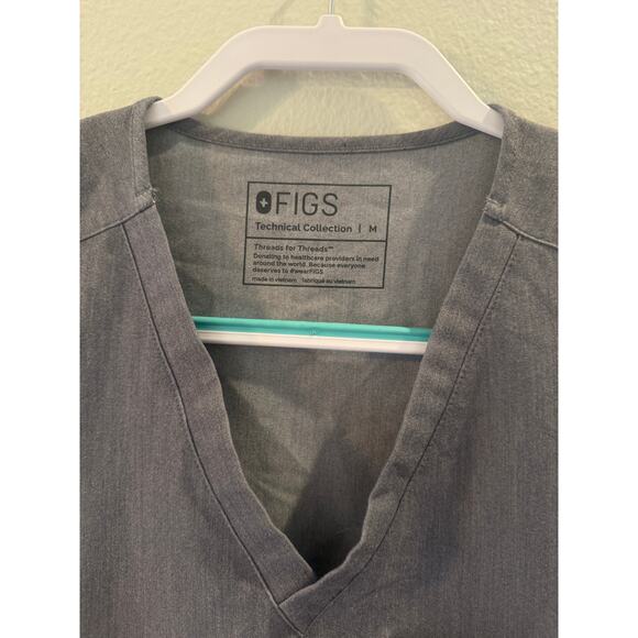 FIGS Technical Collection Gray Short Sleeve Scrub Top Sz M One Chest Pocket - Picture 3 of 6